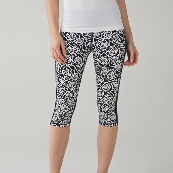 Lululemon real quick crop full on luxtreme posey 6 black white - Picture 2 of 15